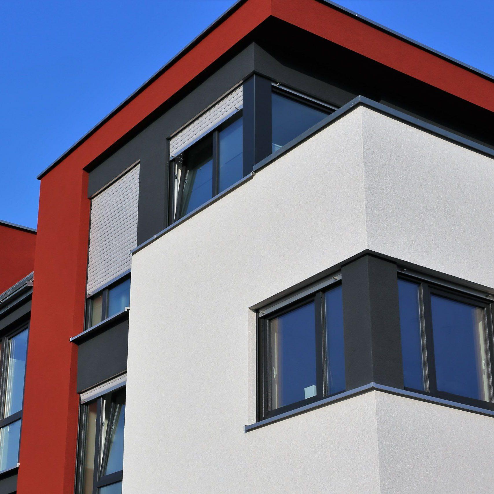 Peinture rouge sur façade